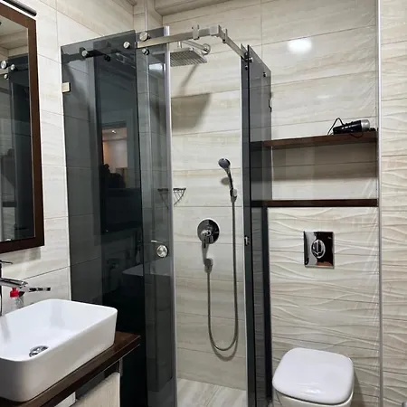 Jacuzzi In Bedroom Elegance *