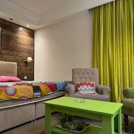 Jacuzzi In Bedroom Elegance *