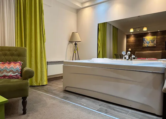 아파트 Jacuzzi In Bedroom Elegance