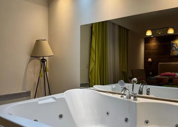 Jacuzzi In Bedroom Elegance 아파트 *