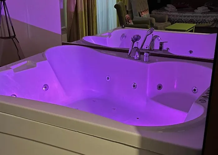 아파트 Jacuzzi In Bedroom Elegance 즐라티보